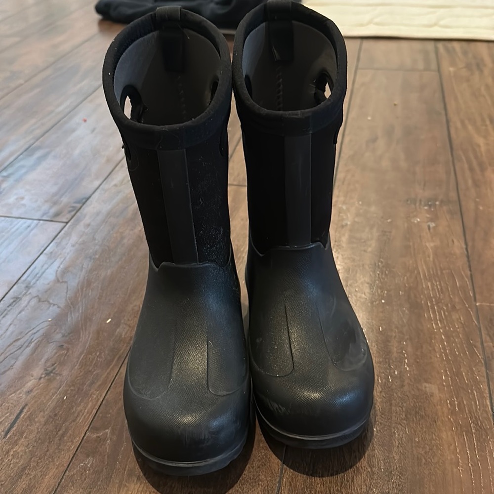 Kids bogs size 13